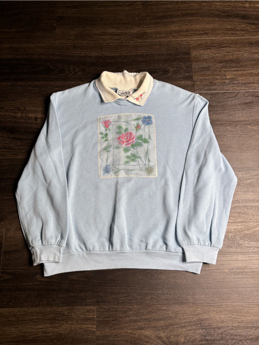Vintage Y2K Women’s Light Blue Grandma Style Crewneck